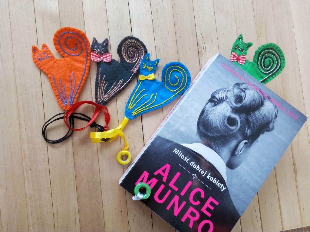 Zakładki koty z książką